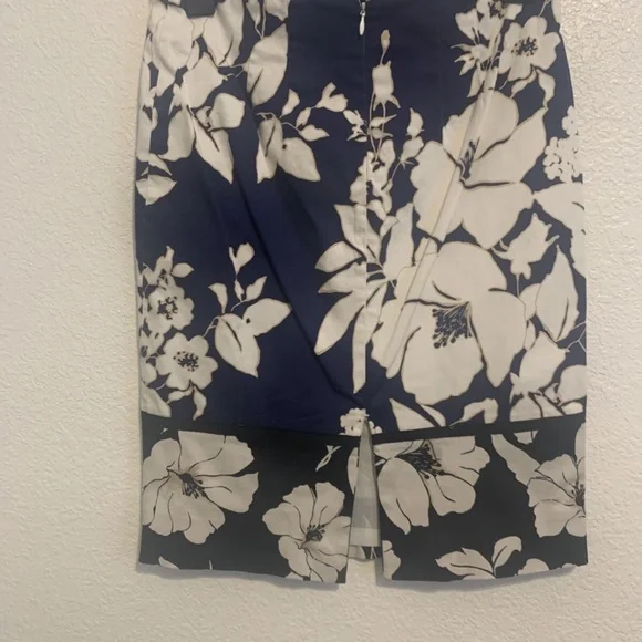 White House Black Market Blue & Black Hawaiian Floral Pencil Skirt Women's 00 - Picture 2 of 9